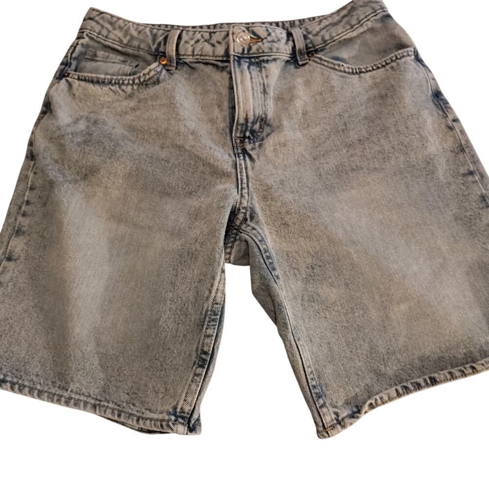 H&M Divided Relaxed Fit Light Wash Denim Shorts Size 6 100% Cotton